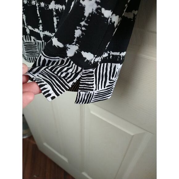 $ Alfred Dunner PS Black White Plaid V Neck Slit Side Blouse - Picture 8 of 9